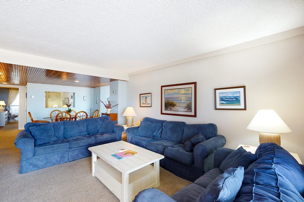 Beachfront condo with balcony, W/D, & outdoor pool