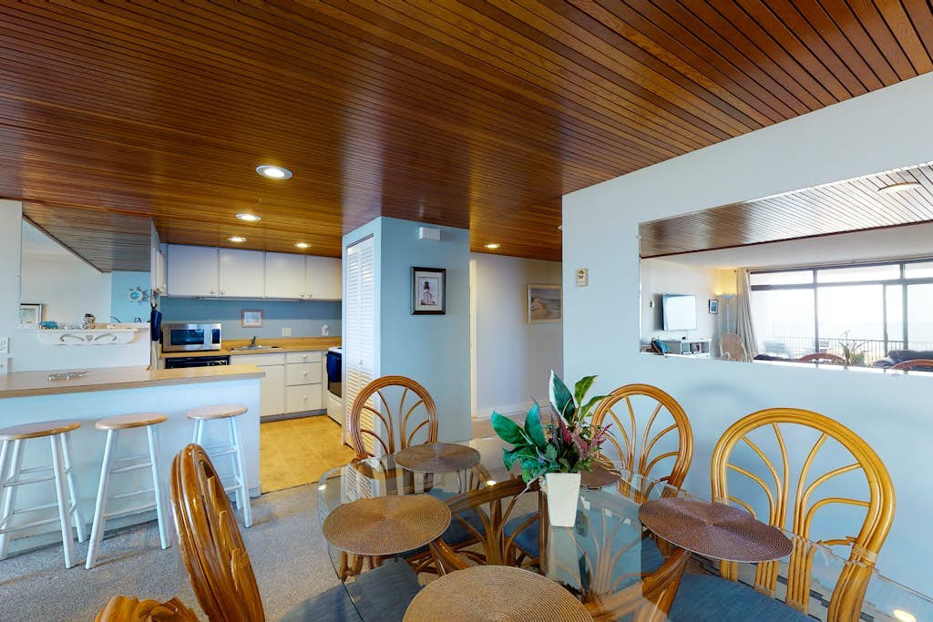 Beachfront condo with balcony, W/D, & outdoor pool