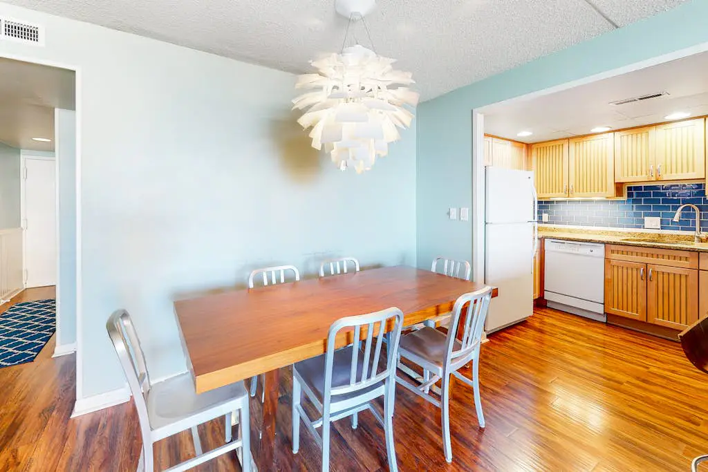 Golden Sands 302