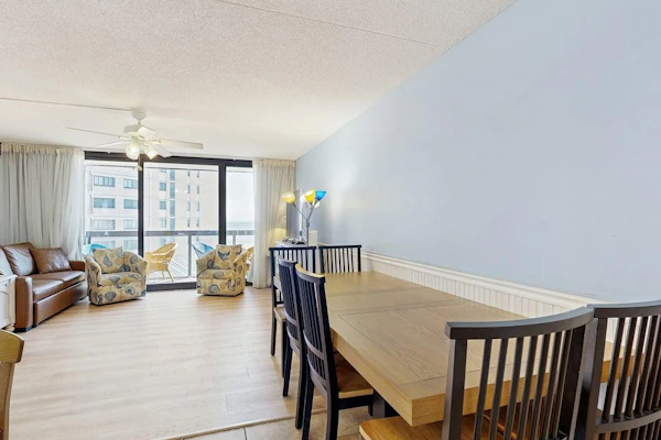 Sunny beach condo with balcony, W/D, pools, gym, sauna & AC