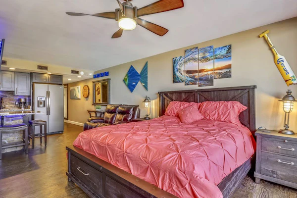Modern beachfront studio with balcony, views, pool & gym