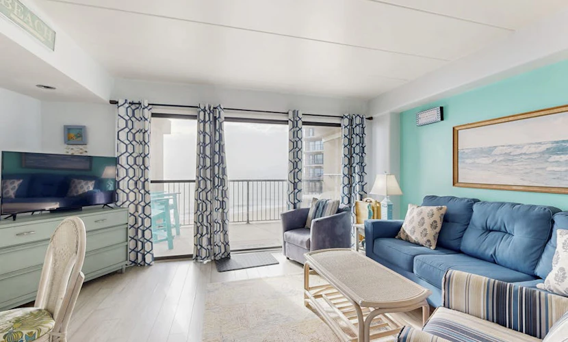 Gorgeous oceanfront studio with outdoor pool & amazing views