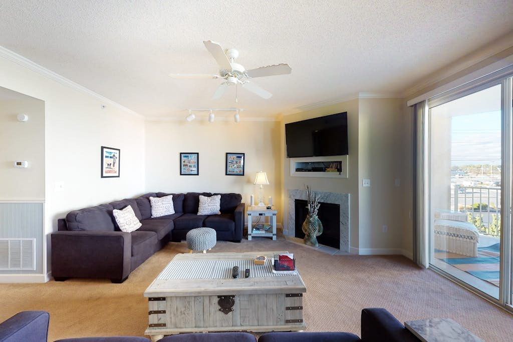 Terrific Beach Condo w/Spacious Balcony, W/D, Shared Pool, Fitness Center, WiFi