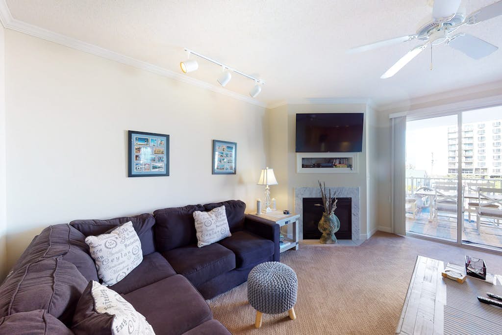 Terrific Beach Condo w/Spacious Balcony, W/D, Shared Pool, Fitness Center, WiFi
