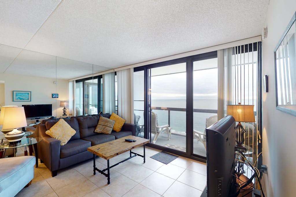 Affordable & convenient beachfront condo with balcony, pools & gym