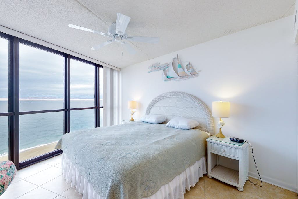 Affordable & convenient beachfront condo with balcony, pools & gym