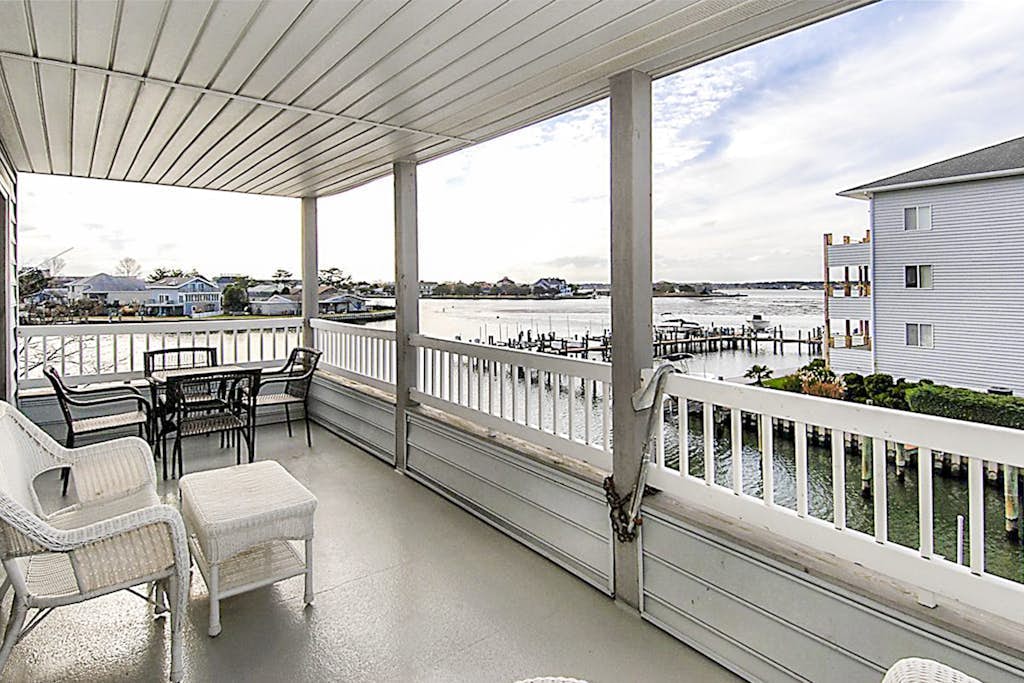 Waterfront condo with pool, balcony, fireplace, central AC, & washer/dryer