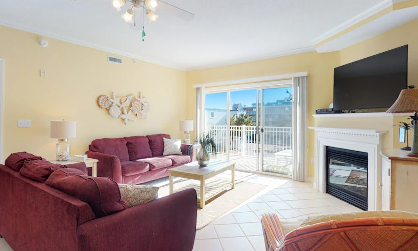 Air-Conditioned Condo on the Ocean Block w/ Balcony, WiFi, W/D, Shared Pool