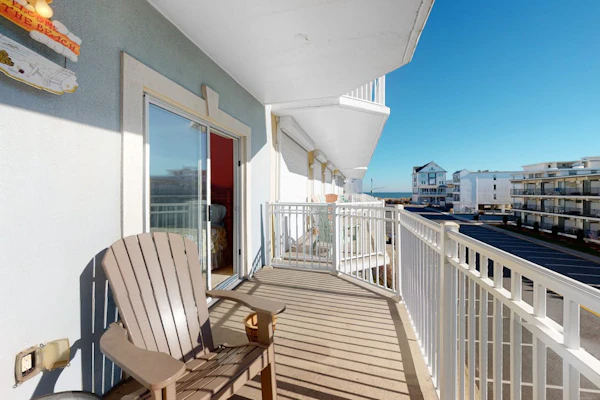 Air-Conditioned Condo on the Ocean Block w/ Balcony, WiFi, W/D, Shared Pool