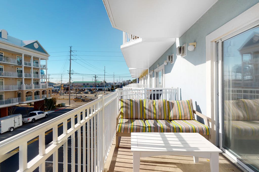Air-Conditioned Condo on the Ocean Block w/ Balcony, WiFi, W/D, Shared Pool