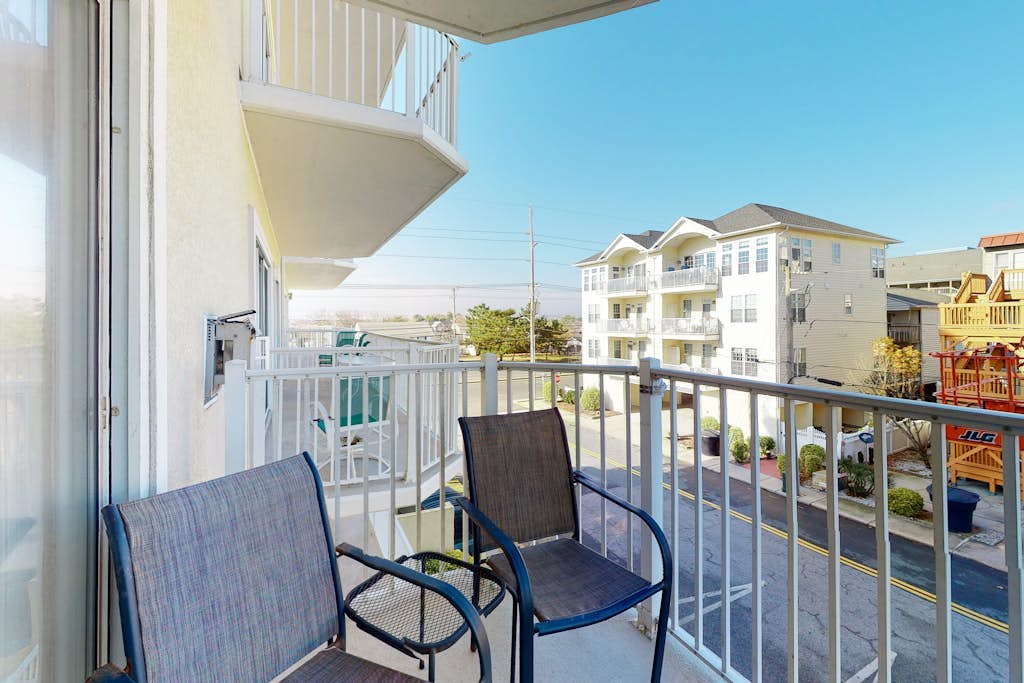 Family-Friendly Condo near the Beach w/Fireplace, W/D, Shared Outdoor Pool, A/C