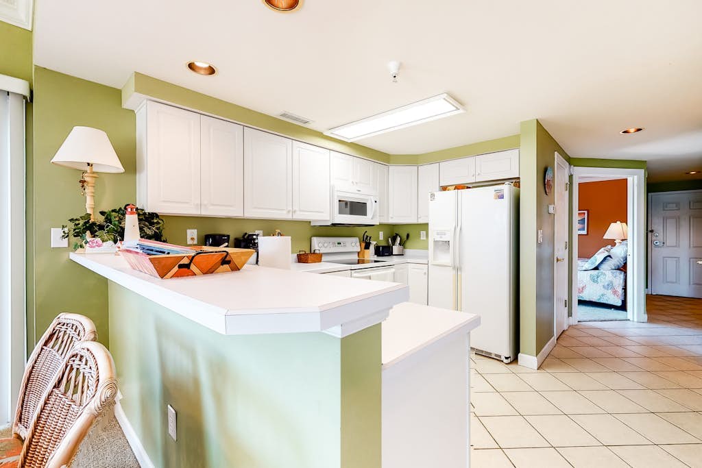 Walkable Condo Overlooking Northside Park w/ Balcony, AC, WiFi & Shared Pool