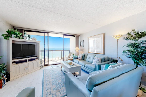 Classic beachfront condo with pools, beach bar, tennis & AC