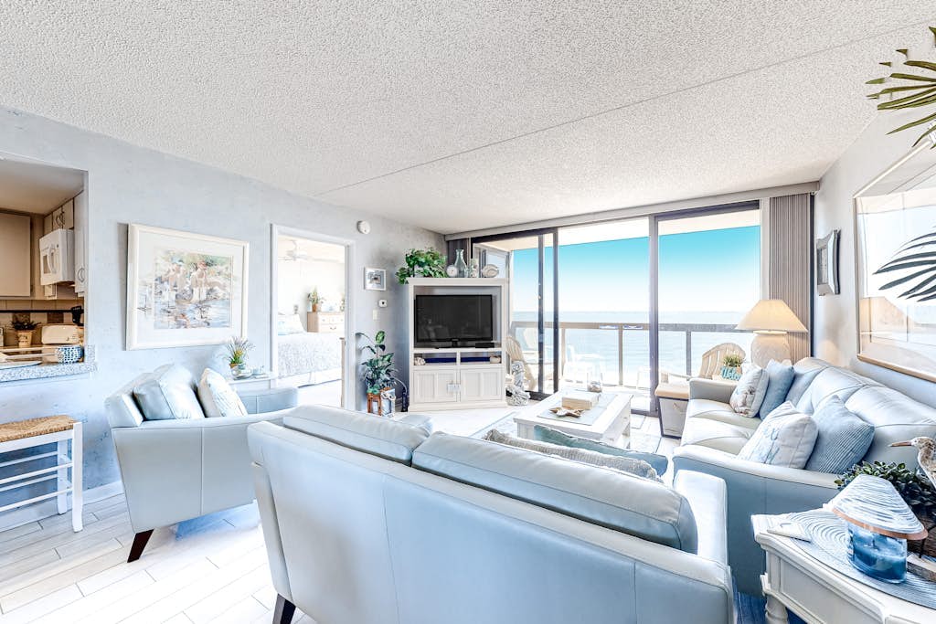 Classic beachfront condo with pools, beach bar, tennis & AC