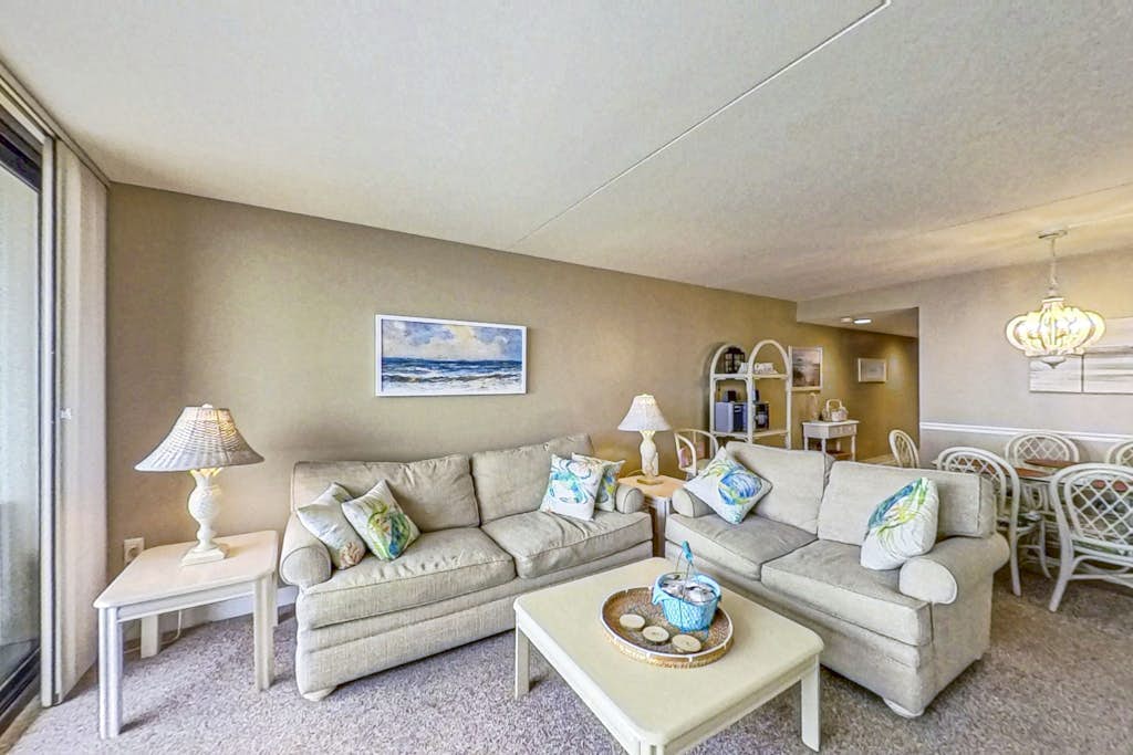 Beachfront Retreat w/Unparalleled Views, Balcony, W/D, Shared Pools, Gym, WiFi