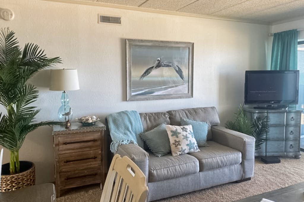 Beachfront family-friendly condo w/amazing views, private balcony, central A/C