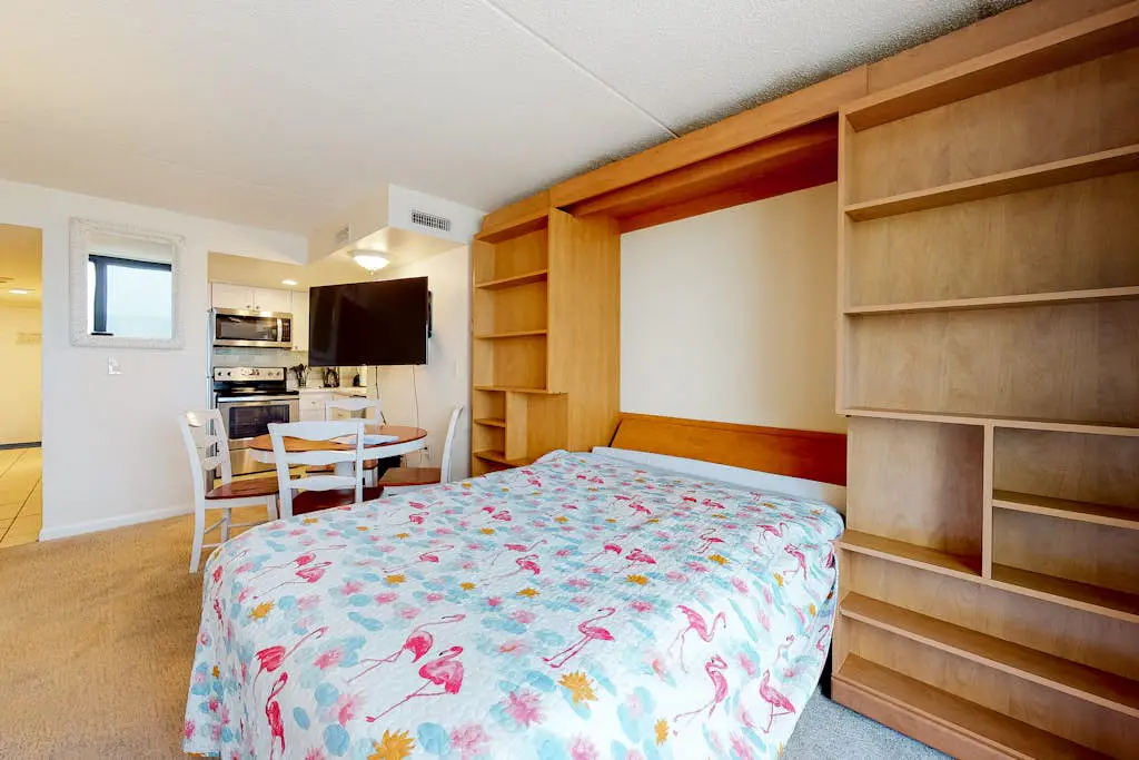 Golden Sands 709