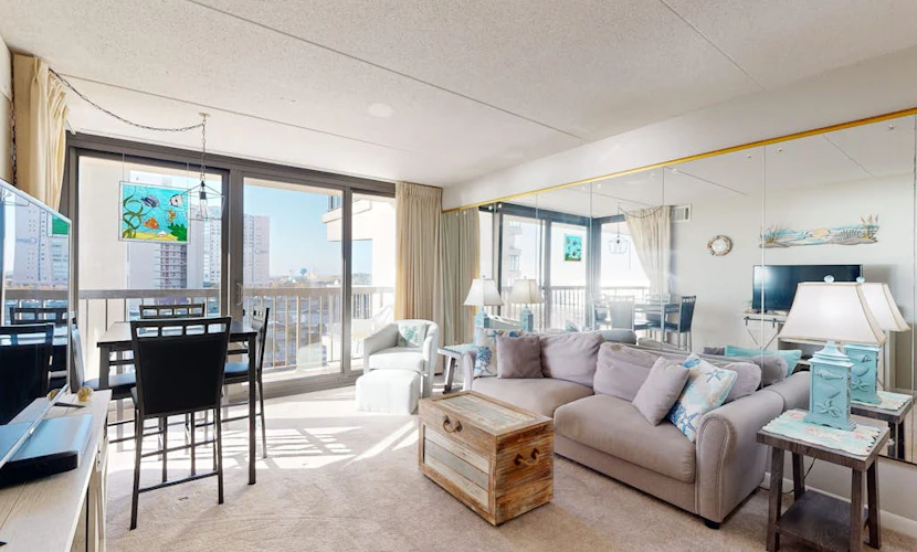 Unbeatable inviting condo with sunny balcony, sauna, pools & gym