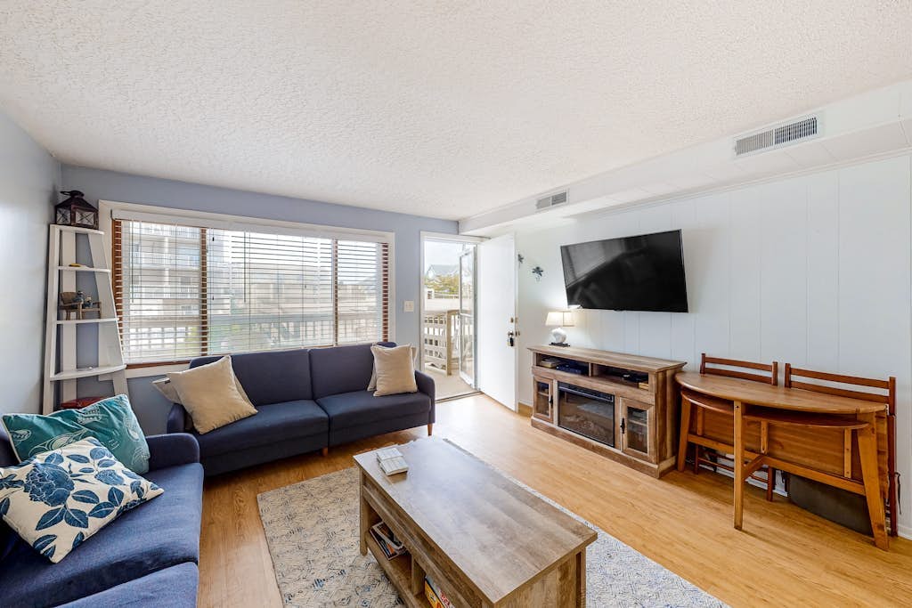 Budget-Friendly Beach Condo w/Private Washer/Dryer, Central A/C, WiFi