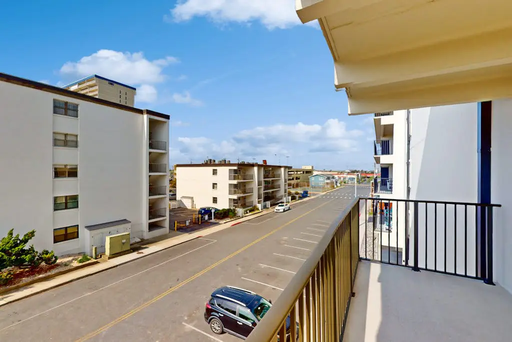 Sandy Square 305