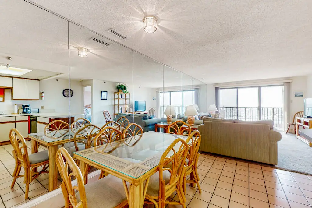 Sandy Square 305