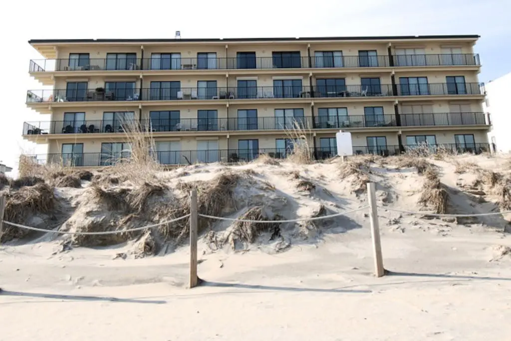 Sandy Square 305