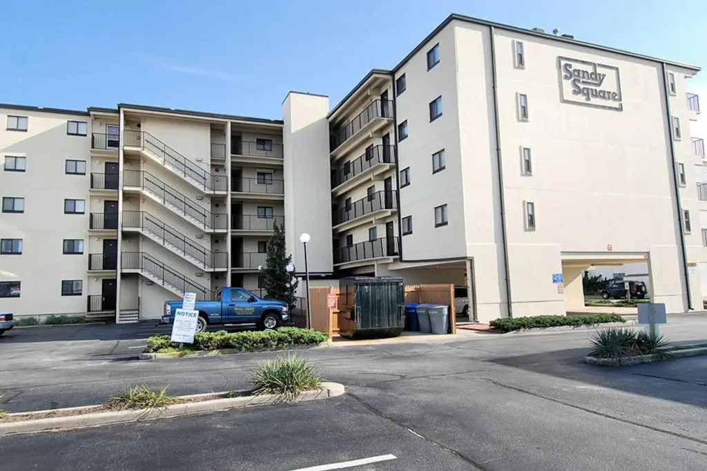 Sandy Square 305