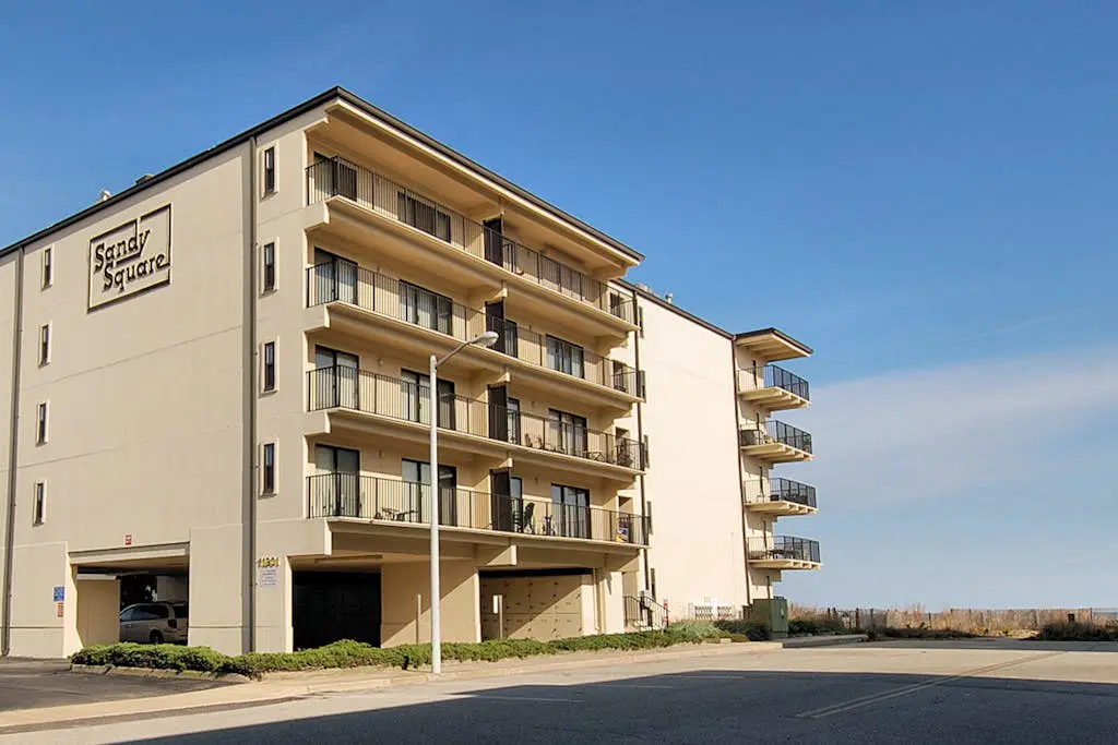 Sandy Square 305
