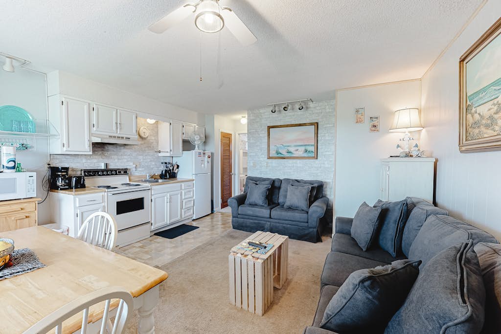 Ocean View Condo w/Private Balcony, Shared Outdoor Pool, Washer/Dryer, A/C