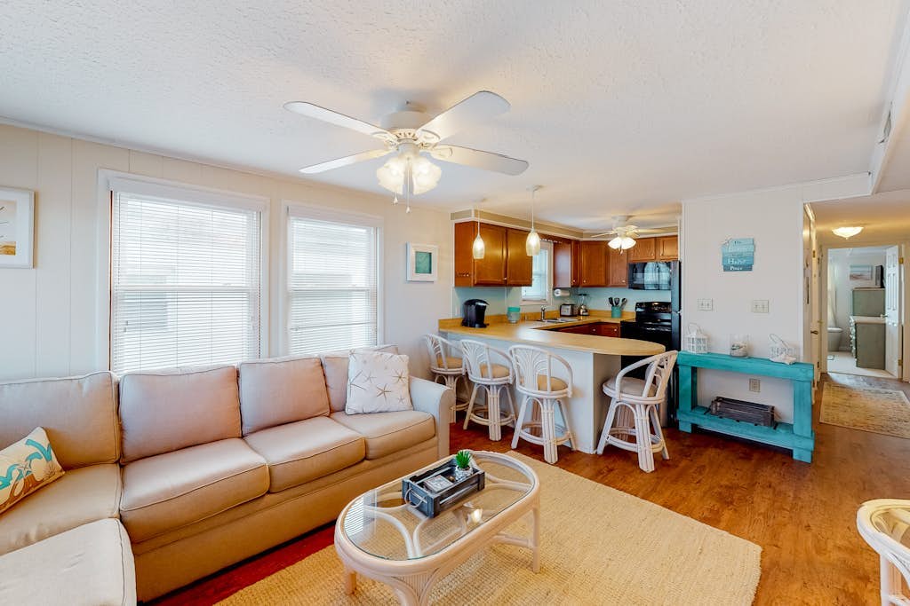 Top-Floor Condo w/ Shared Deck, Central AC, Washer/Dryer - 1 Block to Beach