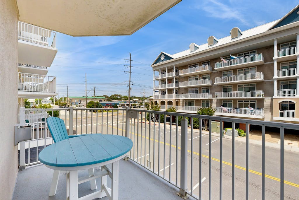 Ocean Block Condo w/ 2 Balconies, AC, Fireplace, Laundry & Shared Pool