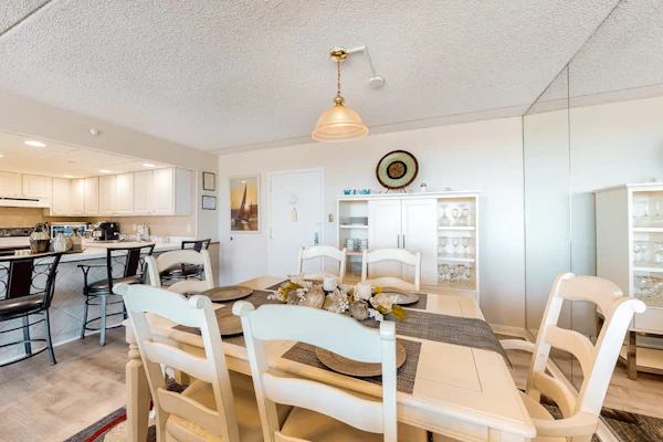 Well-equipped condo with balcony, W/D, pools, & tennis