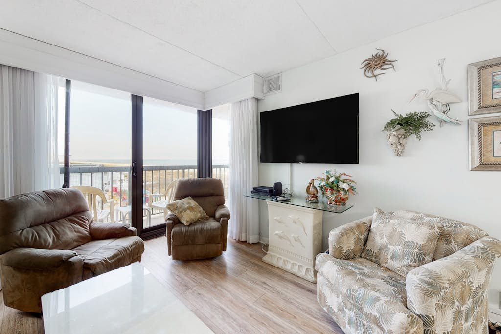 Beach condo with water & tennis court views, balcony, pools & sauna