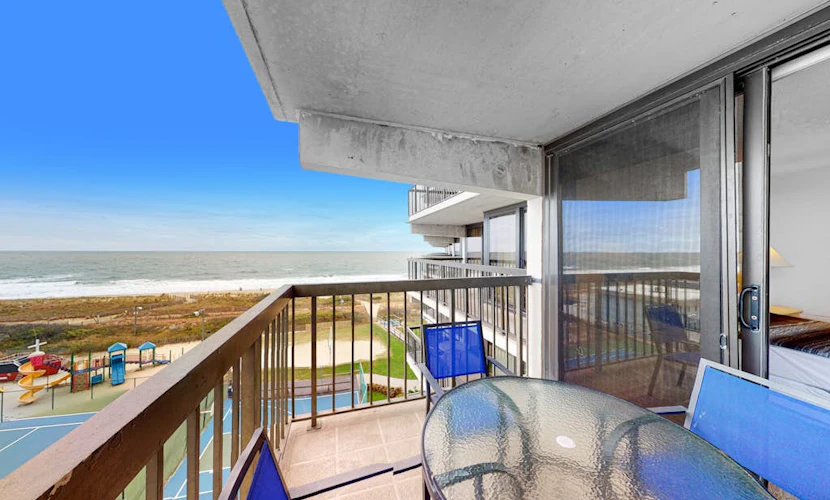 Ocean-view condo with balcony, AC, pools, tennis, saunas & gym