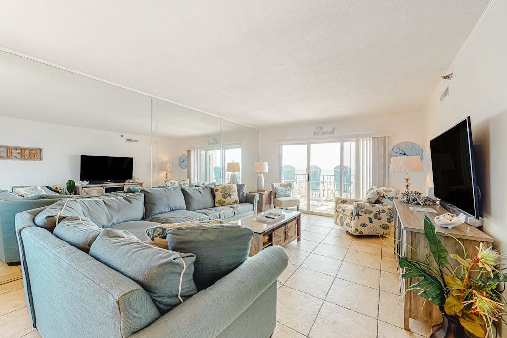 Refined, Oceanfront Condo with Balcony, Central AC, WiFi & Shared Hot Tub/Pools