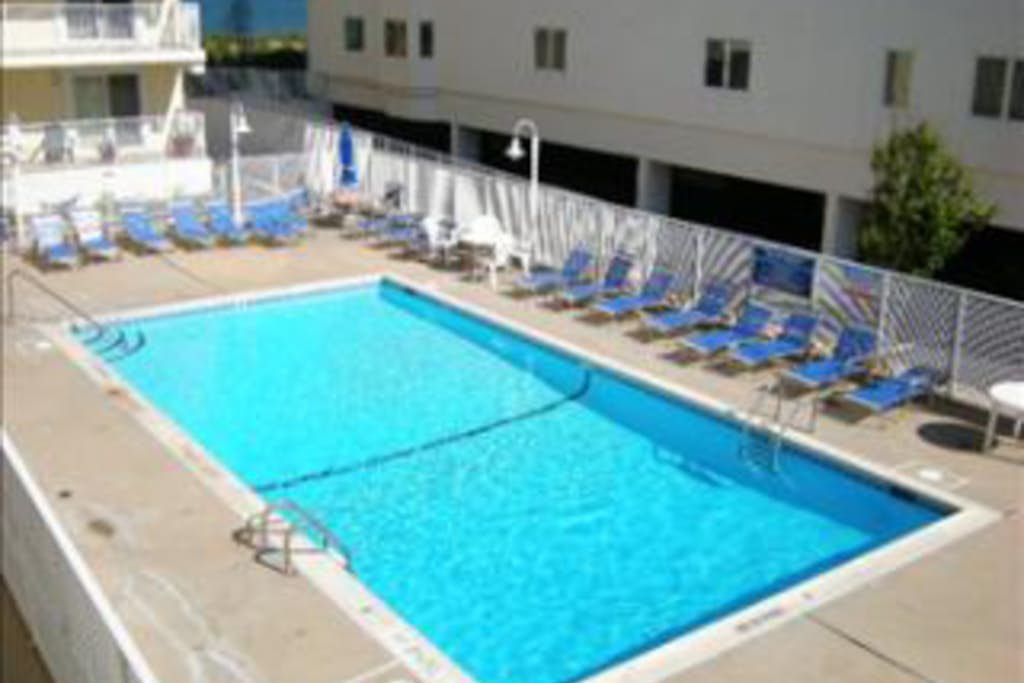Ocean Block Condo with a Balcony, Side Ocean View, AC, WiFi & Shared Pool