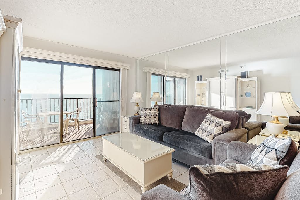 Oceanfront Condo on the Beach with Balcony, WiFi, AC & Shared Pools/Hot Tub
