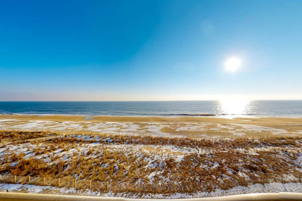 Air-Conditioned Condo Steps from the Beach w/ Balcony, WiFi, Washer/Dryer