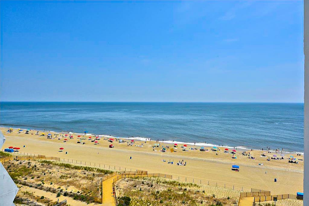 Oceanfront Condo with a Balcony, Beach Views, AC, WiFi & Shared Outdoor Pool