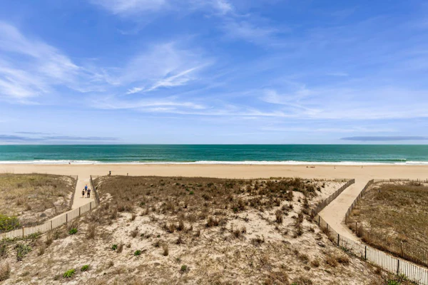 Oceanfront condo near golf with pool, balcony, central AC, & washer/dryer
