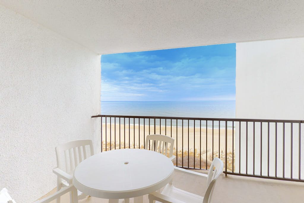 Oceanfront Condo with Beach Views, Balcony, AC, WiFi & Shared Outdoor Pool