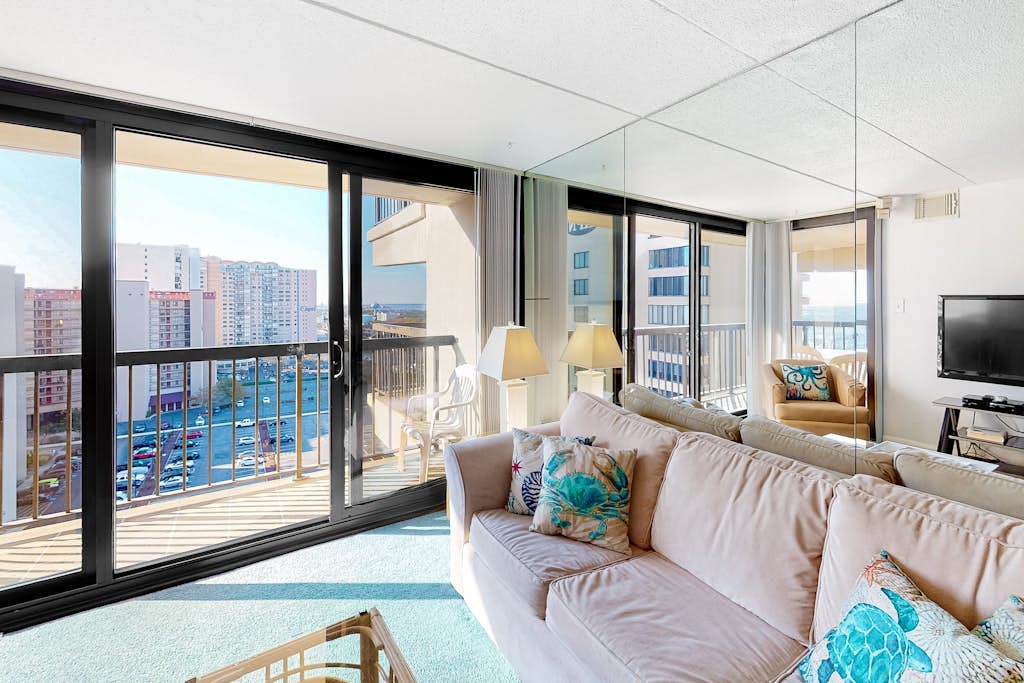 Wonderful beach condo with balcony, views, pools, gym, game room & sauna