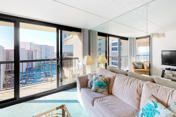 Wonderful beach condo with balcony, views, pools, gym, game room & sauna