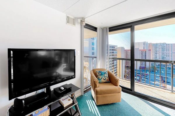 Wonderful beach condo with balcony, views, pools, gym, game room & sauna