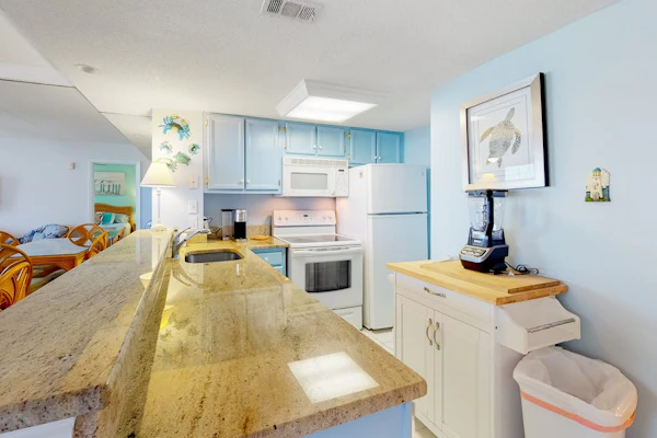 Breezy inviting condo with balcony, pools, gym, game room & tennis