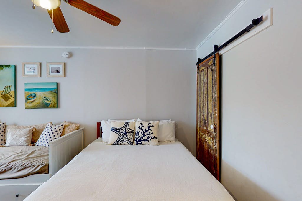 Beachside condo within walking distance to beach, boardwalk & attractions