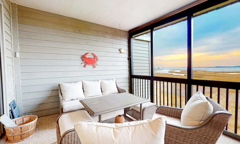 Coastal condo with breathtaking views, balcony, fireplace, & W/D - pool access