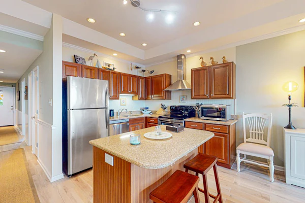 Coastal condo with breathtaking views, balcony, fireplace, & W/D - pool access