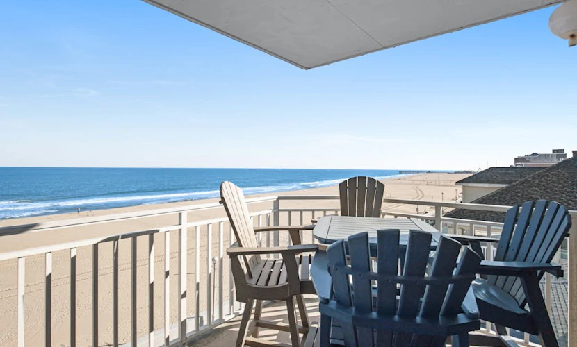Sunny beachfront condo with pool access, large balcony & washer/dryer