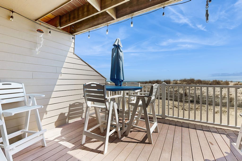 Oceanfront Townhome with Multiple Decks, Direct Beach Access & WiFi